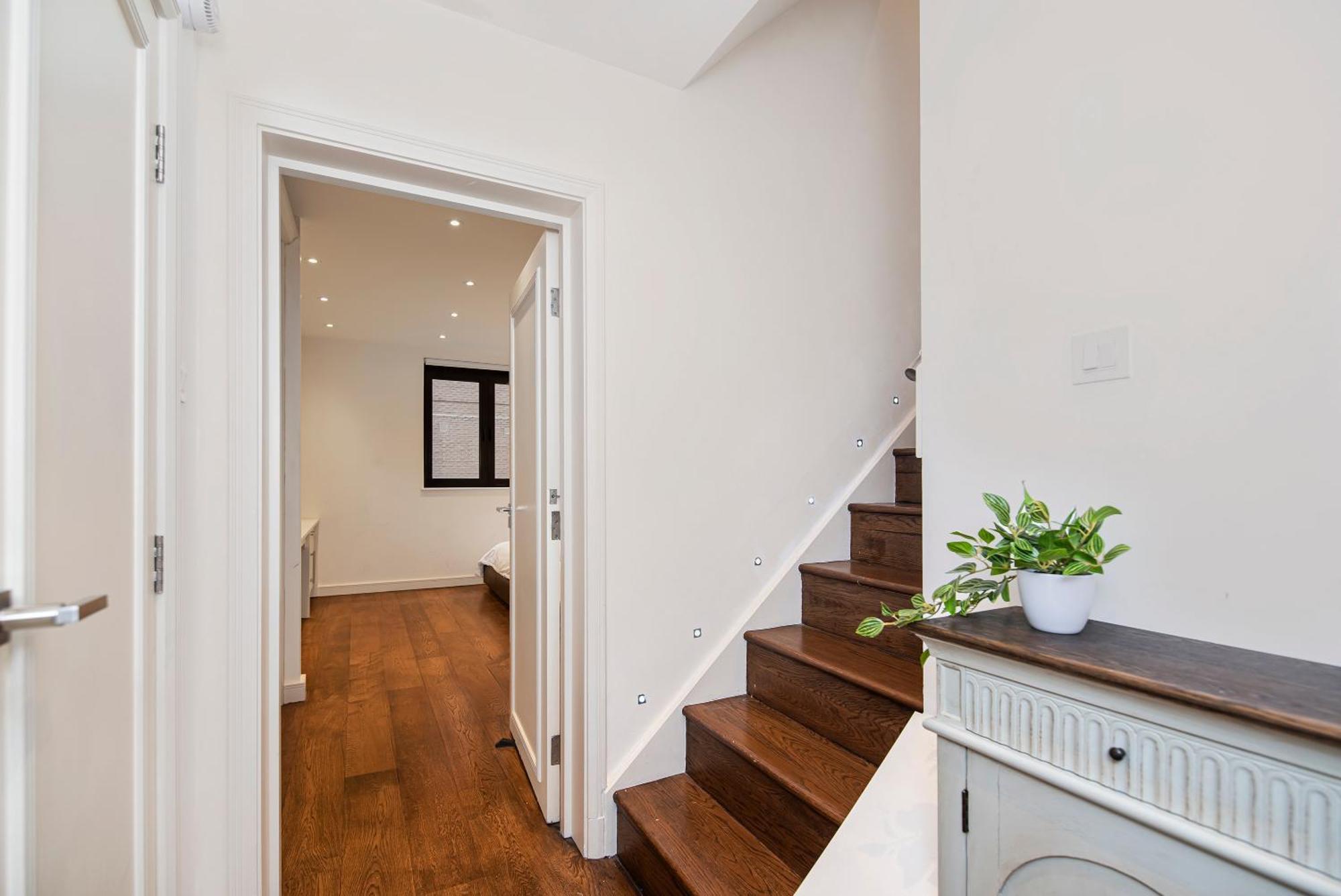 Central 2 Bed Maissonette 런던 외부 사진